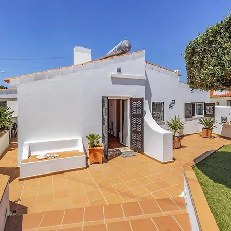 Villa Dela By *